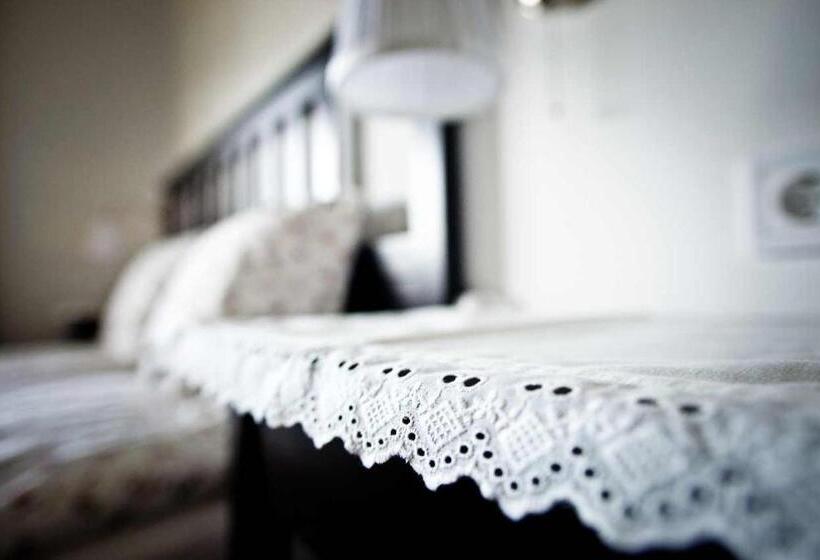 Pensjonat Leveleki Vendégház   Egeres Tanya