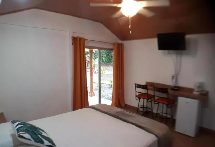 Majatalo Tropical Paradise Bungalows