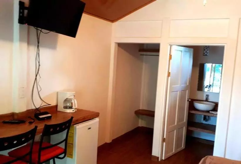 Majatalo Tropical Paradise Bungalows