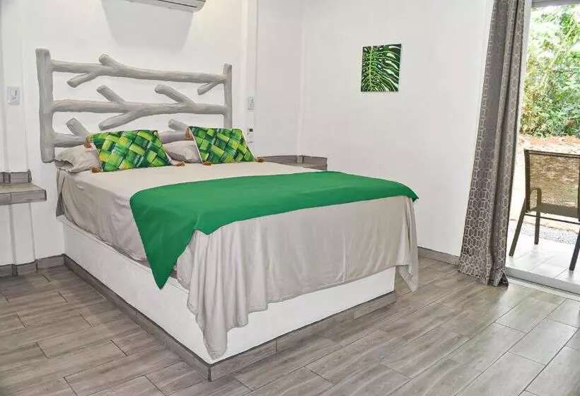 Majatalo Tropical Paradise Bungalows