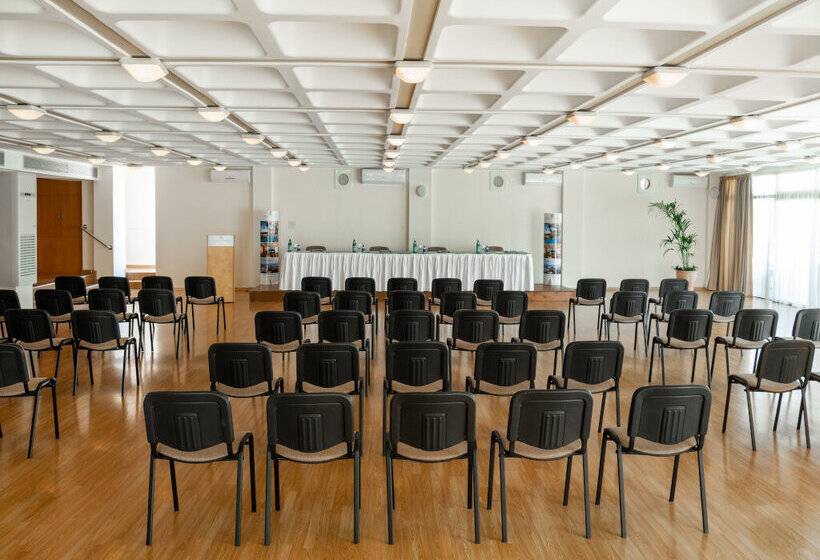 Constantinou Bros Athena Beach Hotel