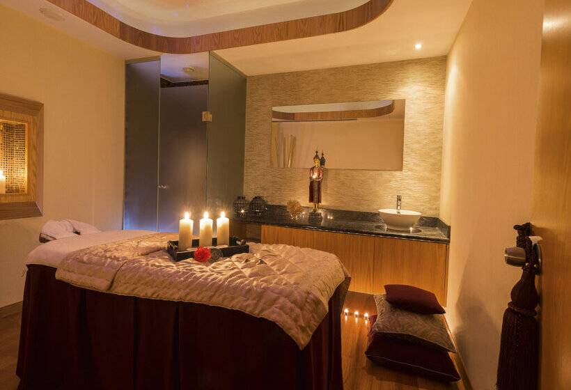 Constantinou Bros Athena Beach Hotel