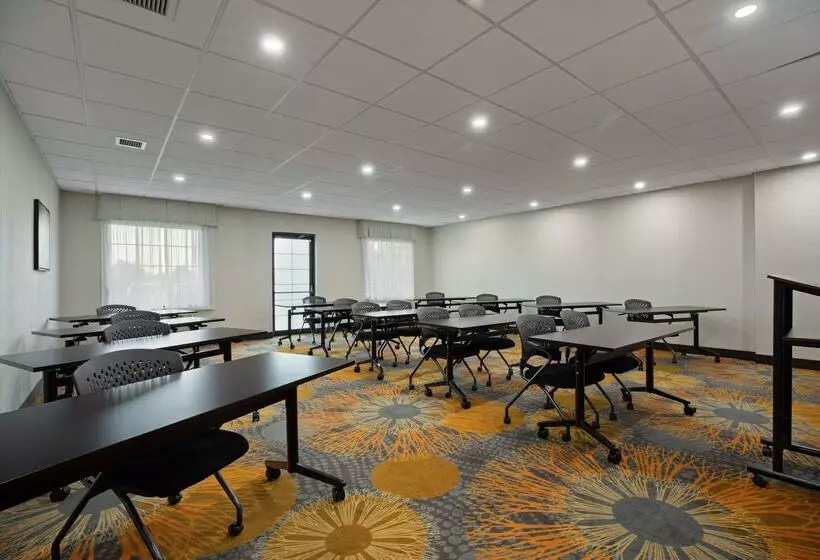 هتل Best Western Plus Executive Inn