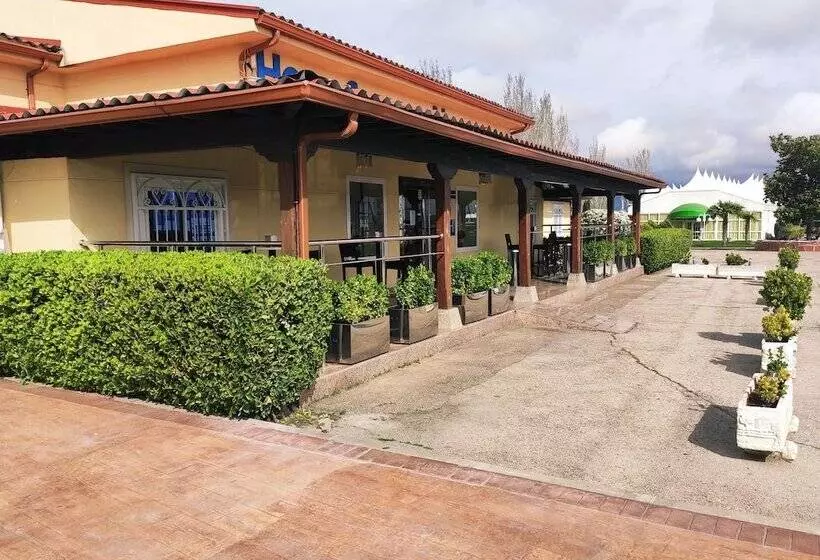 ホテル Ciudad De Navalcarnero