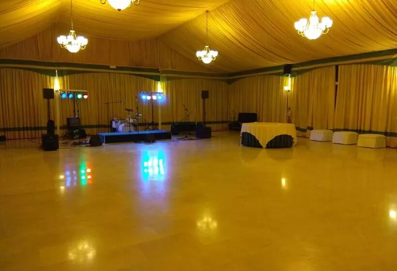 ホテル Ciudad De Navalcarnero