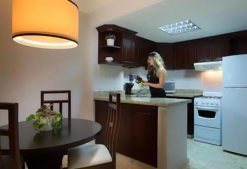 هتل Plaza Florida Suites