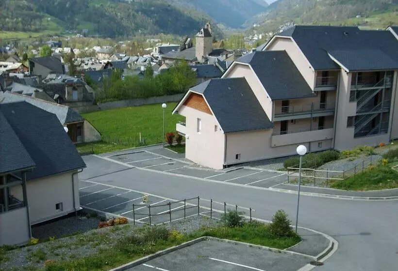 Отель Pyrennees Zenith