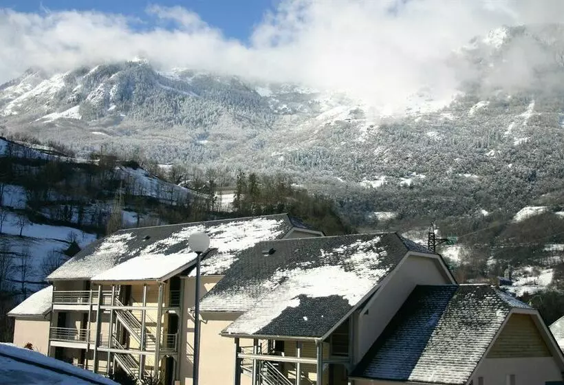 Отель Pyrennees Zenith