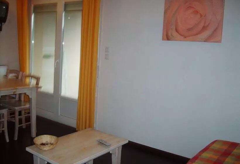 Отель Pyrennees Zenith