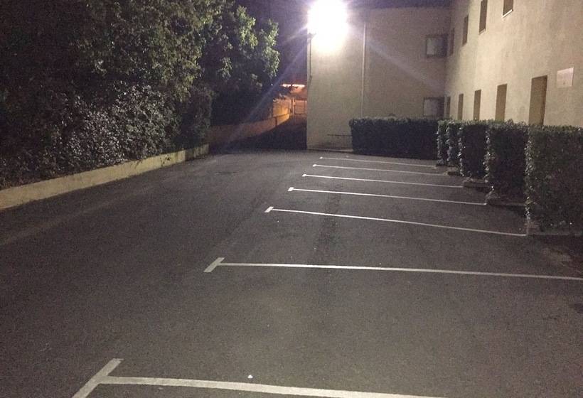 בית מלון כפרי The Originals Access, Hôtel Béziers Est