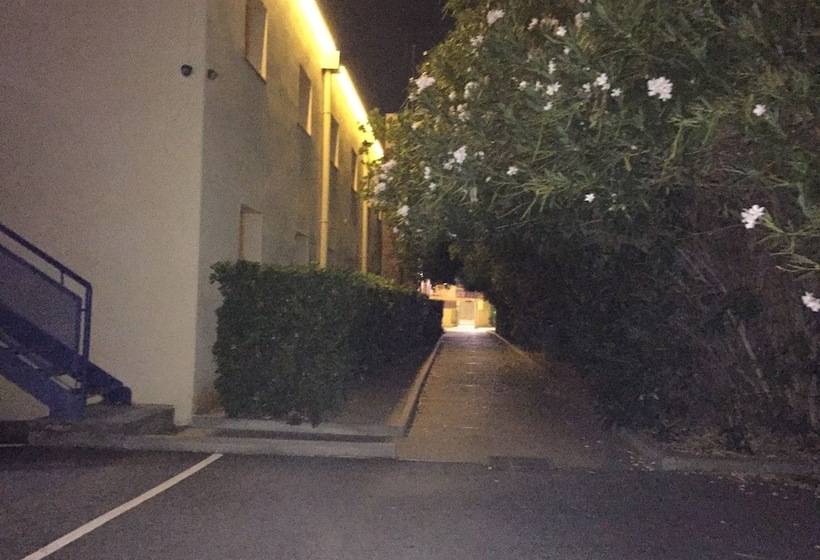 בית מלון כפרי The Originals Access, Hôtel Béziers Est