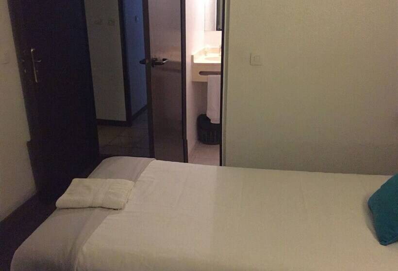 בית מלון כפרי The Originals Access, Hôtel Béziers Est