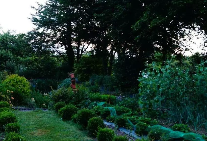 Aamiaismajoitus (B&B) Aux Greniers à Rêves