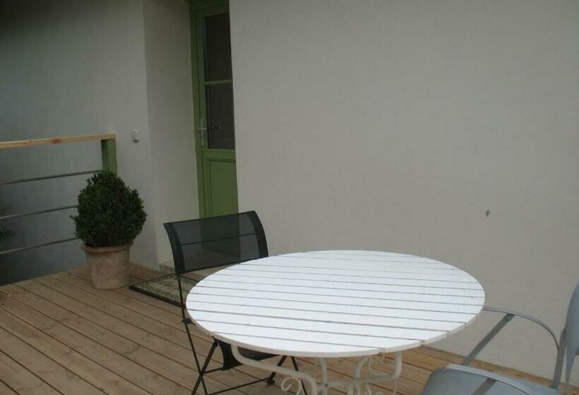 צימר Les Glycines   Domaine Gilles Coperet