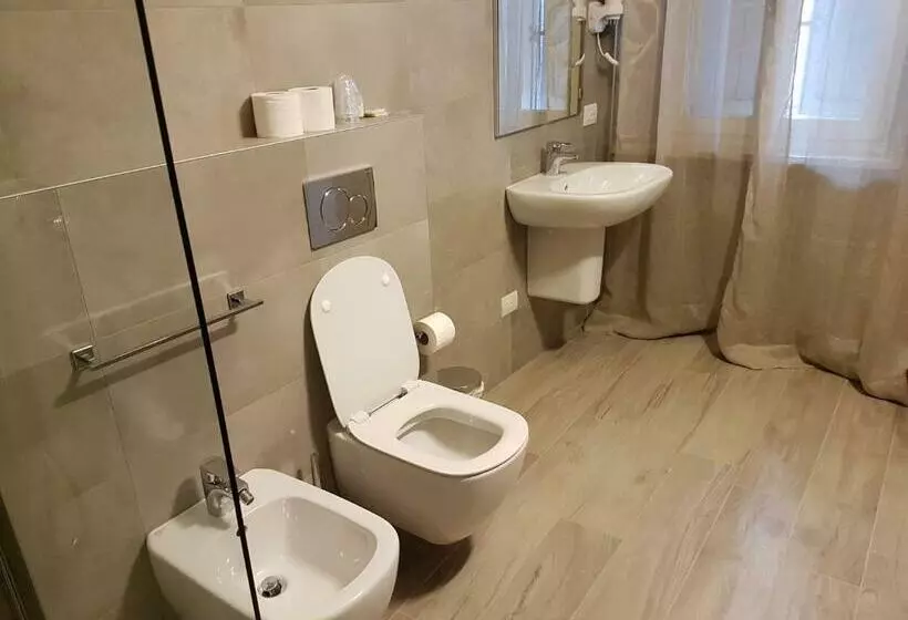 Hotelli Albergo Ristorante Gallo