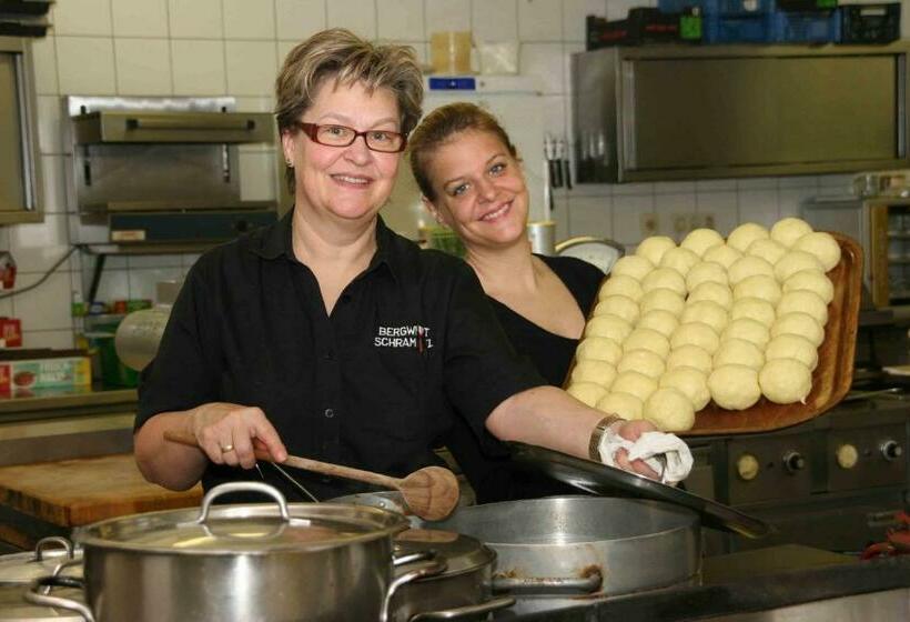 Mohnhotel Bergwirt Schrammel