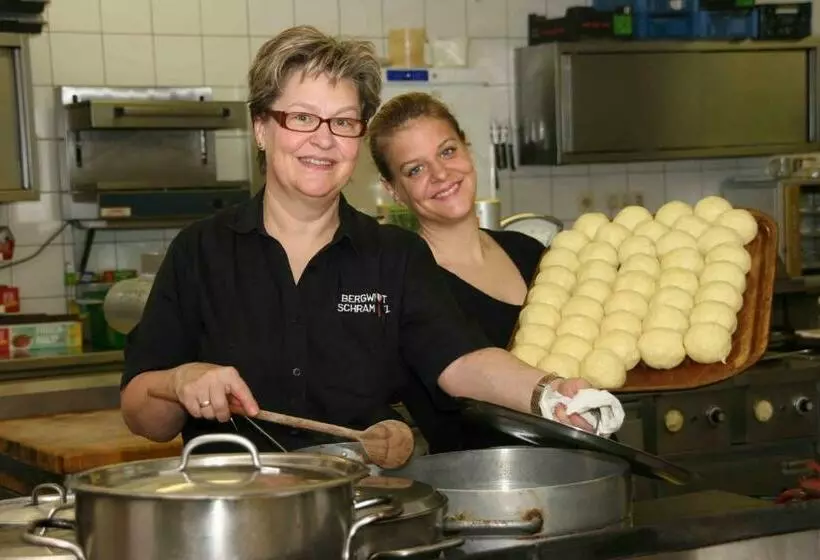 Mohnhotel   Bergwirt Schrammel