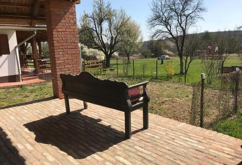 פנסיון Csörgő Vendégházak