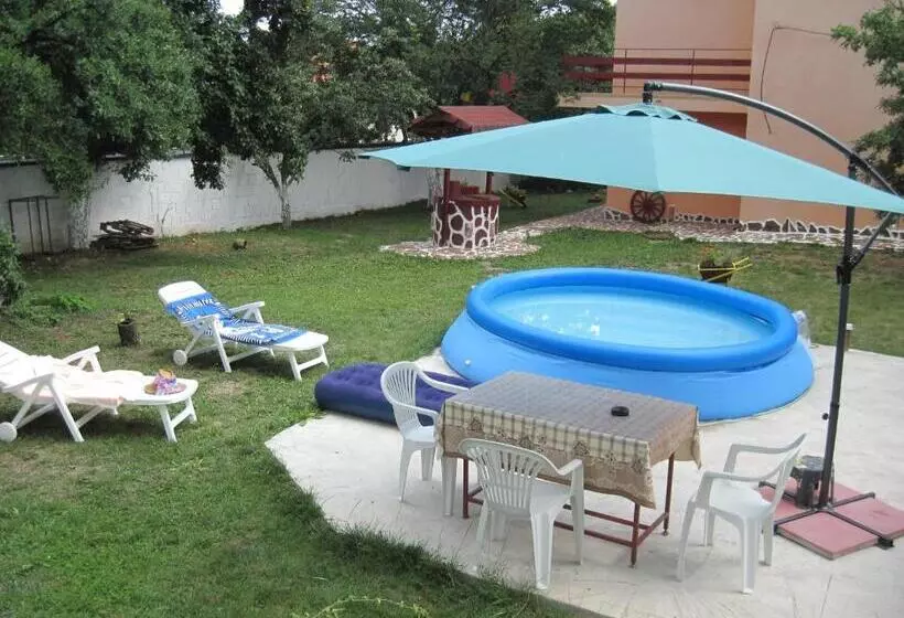 ペンション Hadjibulevata Guest House