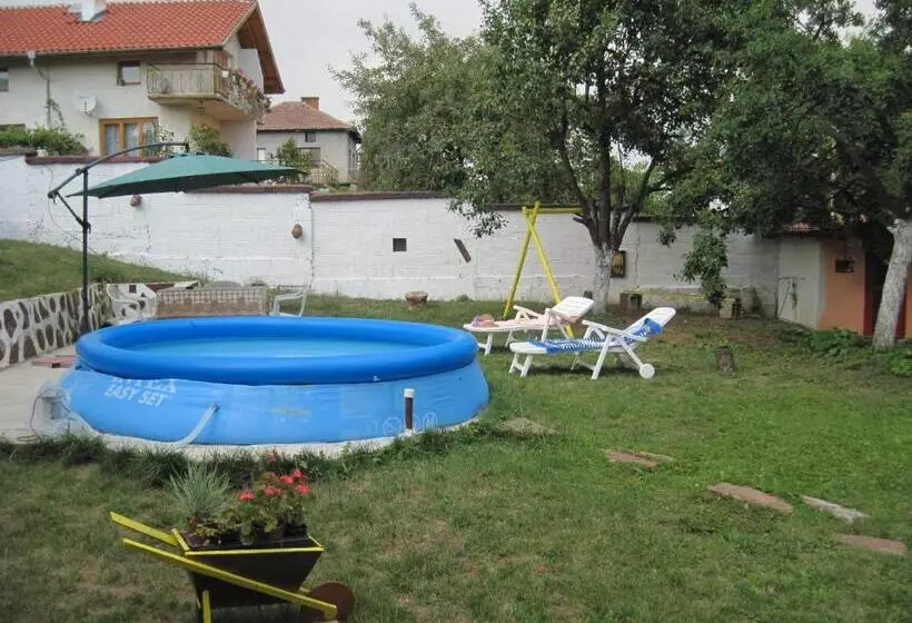 ペンション Hadjibulevata Guest House