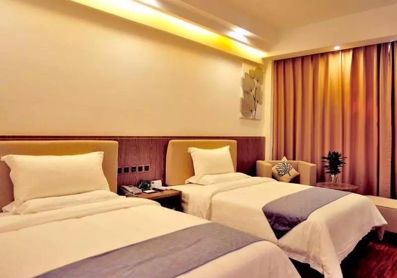 Hotelli Greentree Inn Dongfang City Dongfang Avenue High Speed Railway Station Express