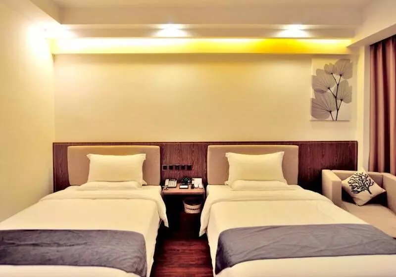 Hotelli Greentree Inn Dongfang City Dongfang Avenue High Speed Railway Station Express