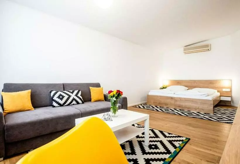 هتل Squash Dependance