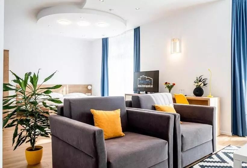 هتل Squash Dependance