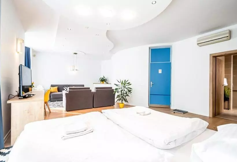 هتل Squash Dependance