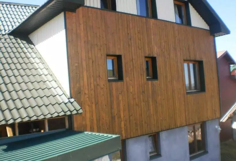 پانسیون Olja Guest House