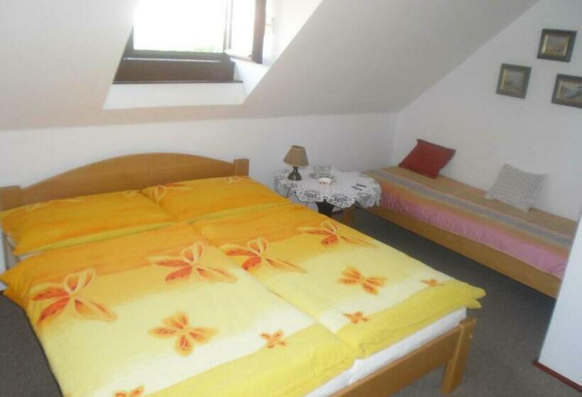 Majatalo Penzion Podhradí