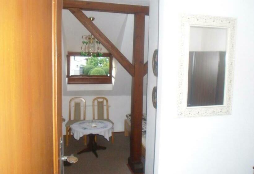 Majatalo Penzion Podhradí