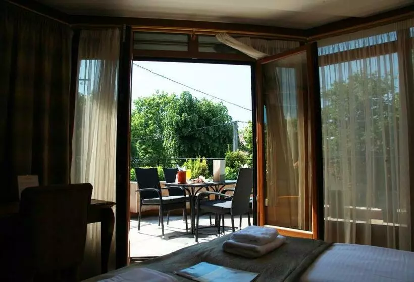 پانسیون Provence Rooms