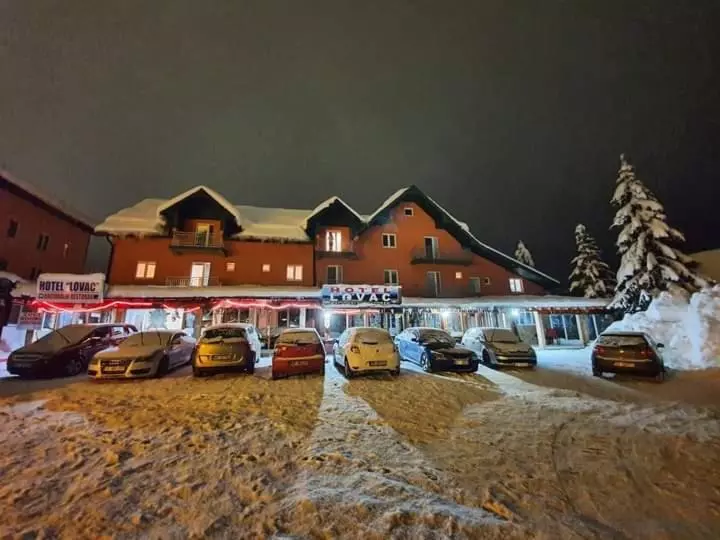 هتل Lovac