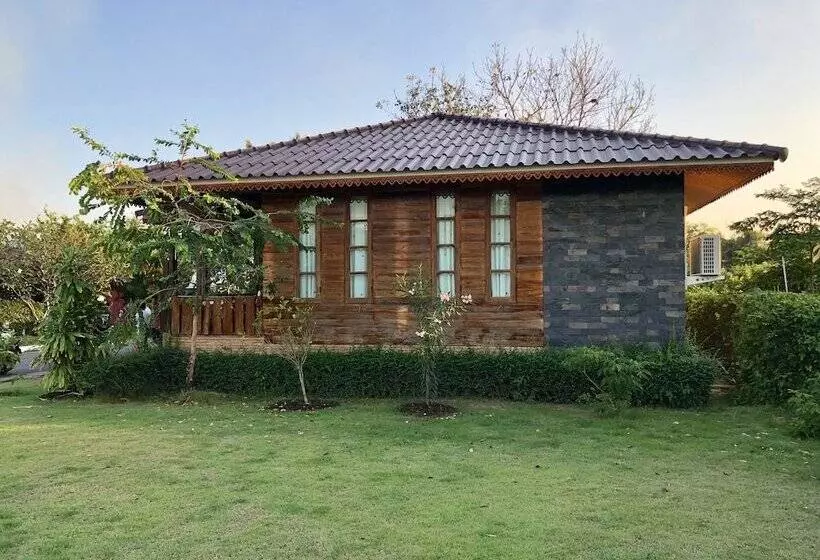 Hotelli Phupha Inn Resort