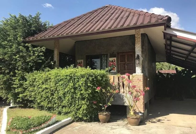 Hotelli Phupha Inn Resort