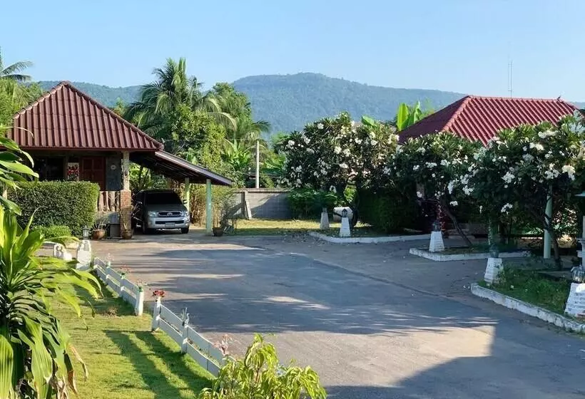 Hotelli Phupha Inn Resort