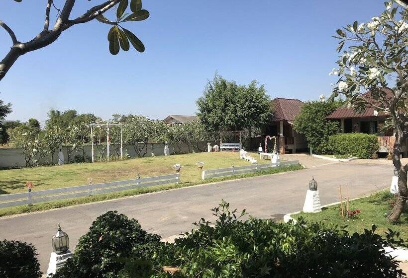 בית מלון כפרי Phupha Inn Resort