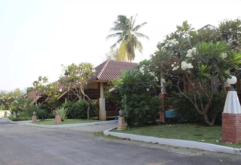 Hotelli Phupha Inn Resort