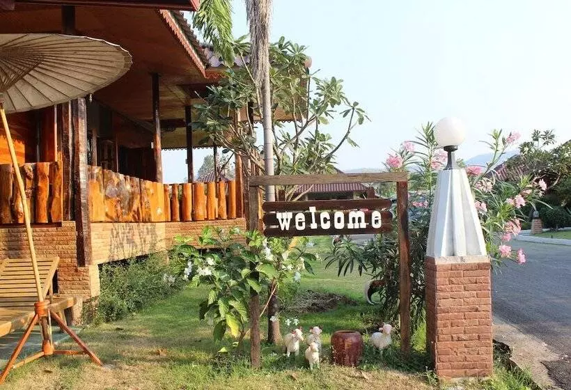 Hotelli Phupha Inn Resort