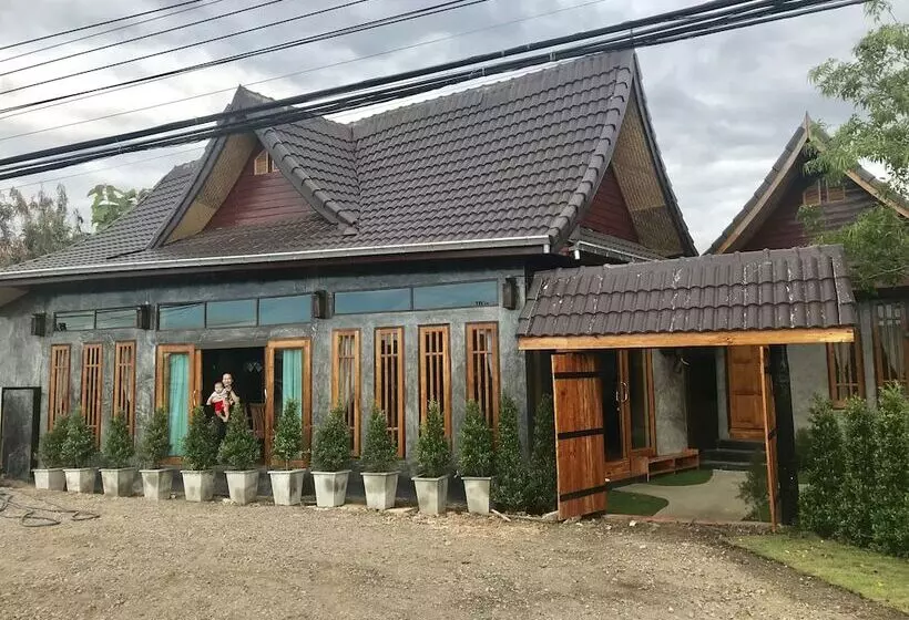 Hotelli Phupha Inn Resort