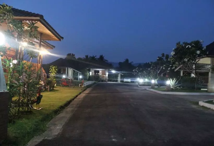 Hotelli Phupha Inn Resort