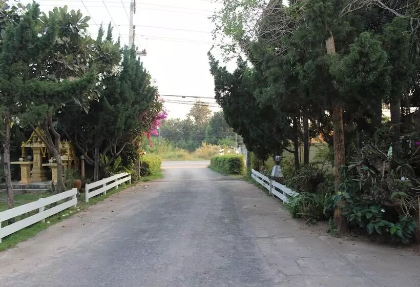 Hotelli Phupha Inn Resort