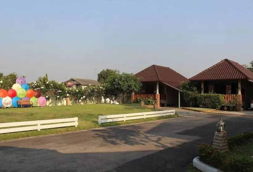 Hotelli Phupha Inn Resort