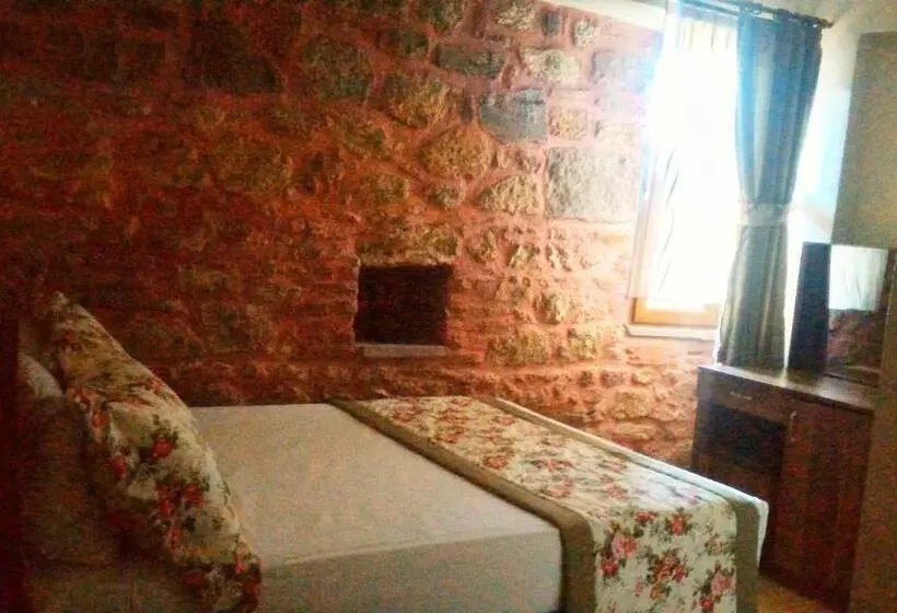 Hotelli Odunluk Tas Konak