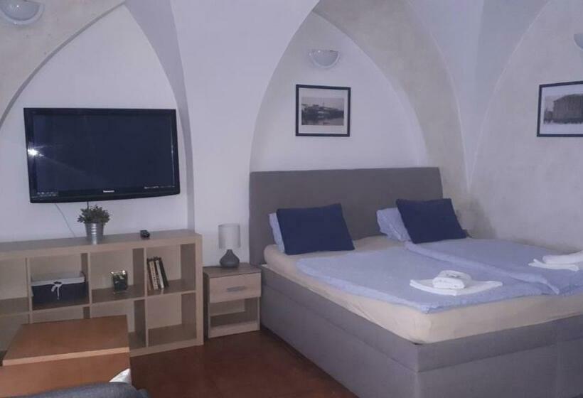 Pensjonat Penzion A Restaurace Modrá Růže Tábor