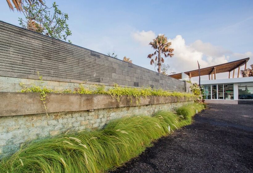 مبيت وإفطار The Angkal Resort