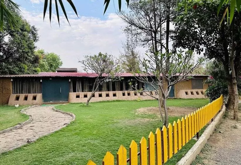 Hotelli Karhandla Farm And Resort