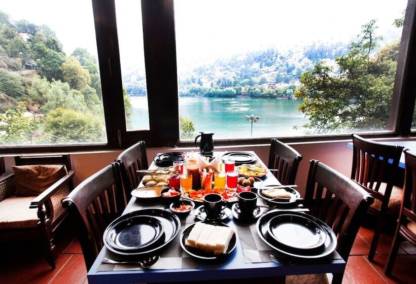 فندق Manu Maharani Regency