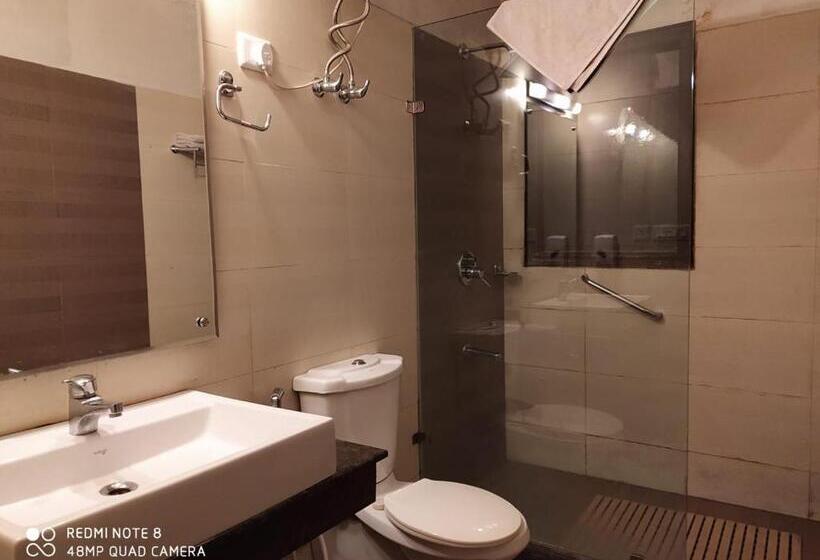 فندق Manu Maharani Regency